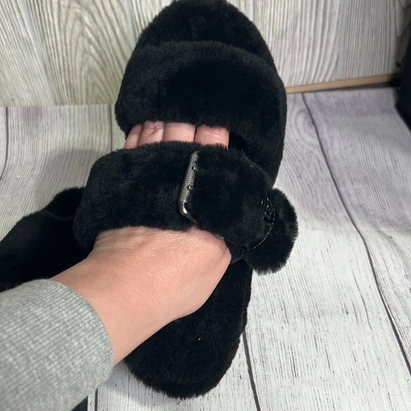 Ugg sandal slippers black buckle with a strap. New size 7 - Picture 4 of 6